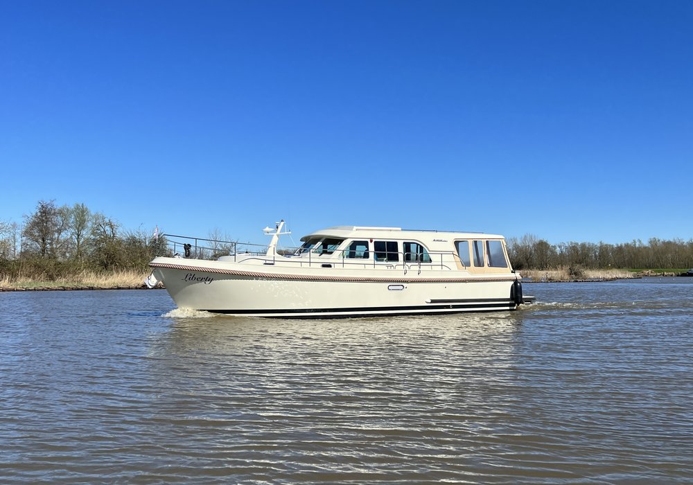 Liberty (Linssen Grand Sturdy 40.0 Sedan Long Top) huren